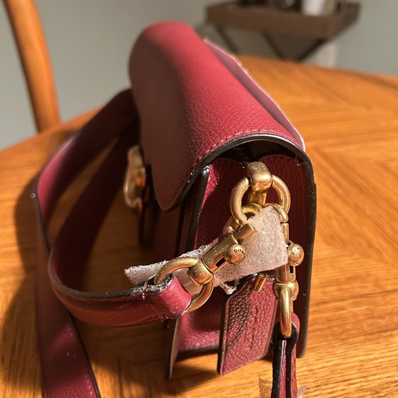 New Coach Elegant Burgundy Leather Shoulder Bag - Picture 4 of 16